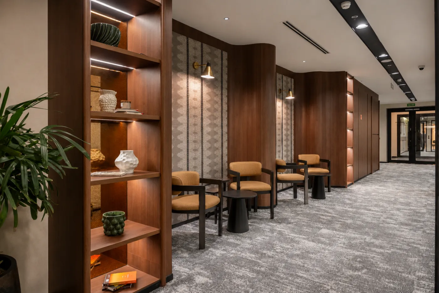 Table Space Worldmark 4 — Integrated nook seating